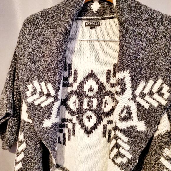 EXPRESS Aztec inspired sweater jacket vest cardigan Gray and cream Sz.Med - Picture 2 of 5